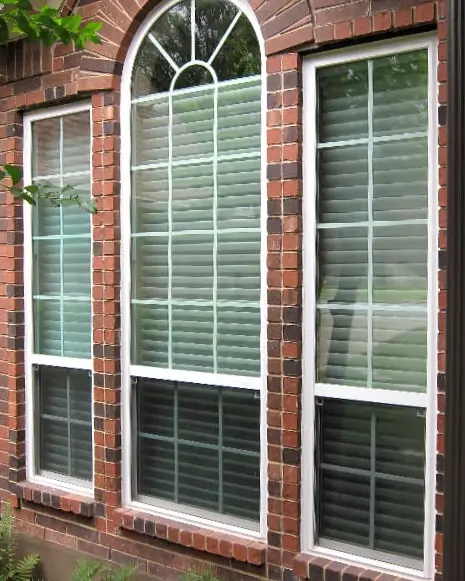 A single-hung arched center window with flanking single-hung straight windows