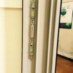 PD2000 Dual locking Keeper mechanism, Almond